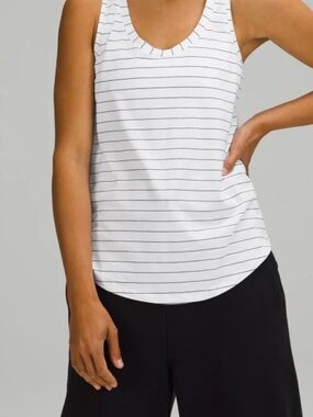 Lululemon live tank size 2